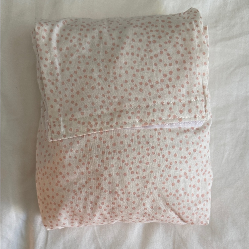 Polka Dot Cream crib sheet in bag